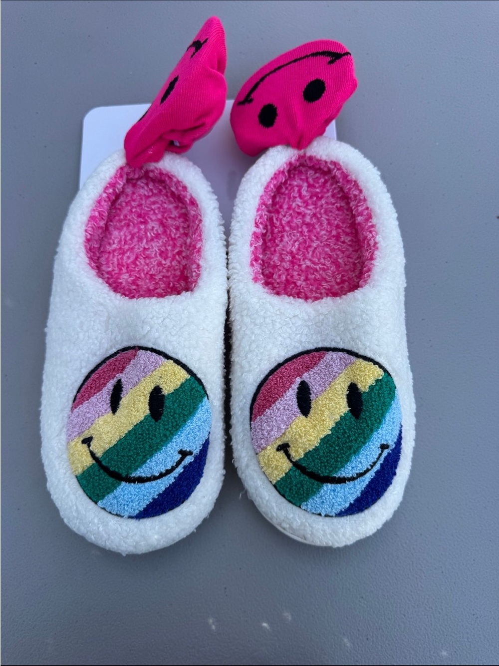 Cozy slippers with smiley face and sock set